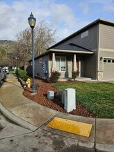 141 Rivers Edge Ct in Gold Hill, OR - Building Photo - Building Photo