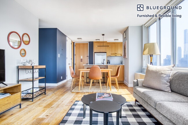 560 W 43rd St in New York, NY - Building Photo - Building Photo