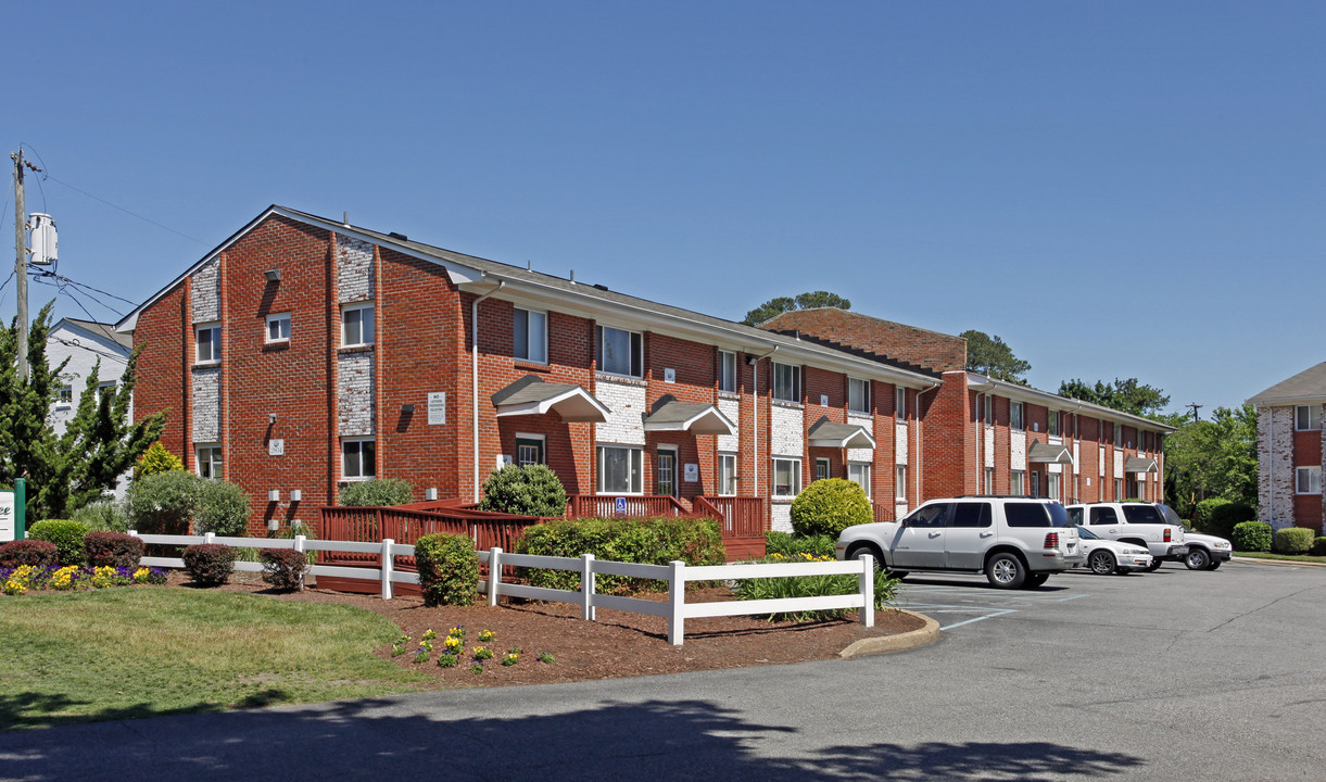 Villa Terrace in Norfolk, VA - Building Photo