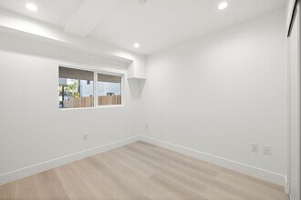 5649 Case Ave in Los Angeles, CA - Building Photo - Building Photo