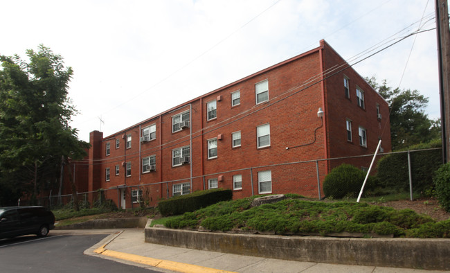 Lar-Ken Apartments in Gaithersburg, MD - Building Photo - Building Photo