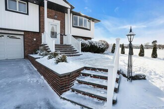 89 Harvest Ln in Commack, NY - Building Photo - Building Photo