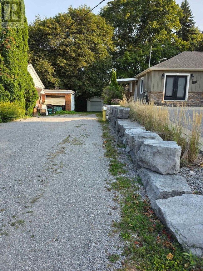 132 Don Mor Dr in Newmarket, ON - Building Photo - Building Photo