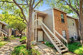 1206 Riverchase Ln, Unit Upgraded Condo in Arlington, TX - Building Photo - Building Photo
