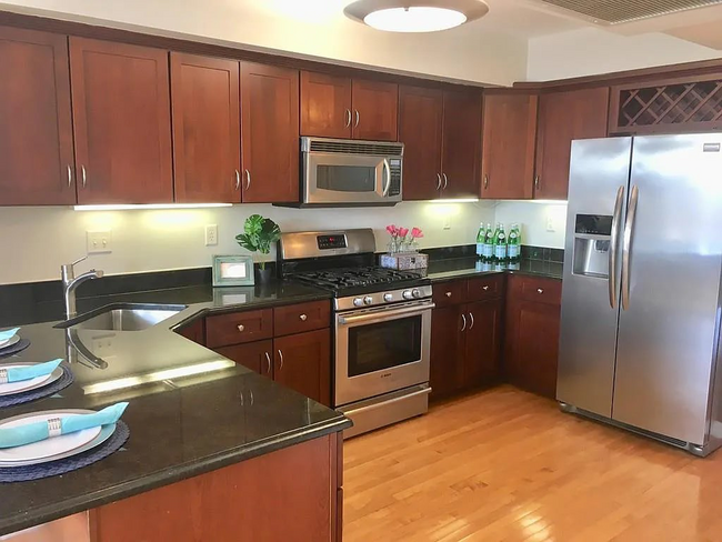 910 Beacon St, Unit 2 in Boston, MA - Building Photo - Building Photo