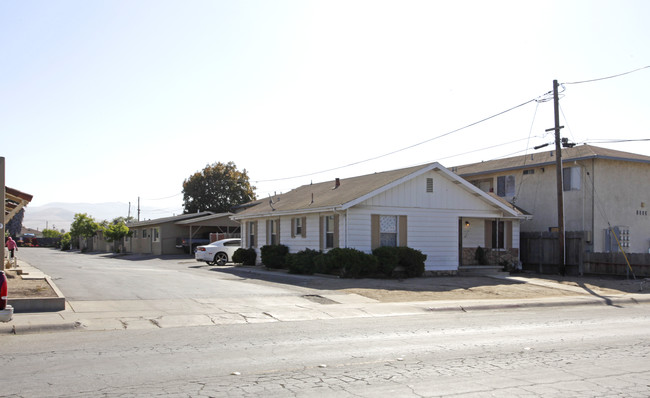 1329 Garner Ave in Salinas, CA - Foto de edificio - Building Photo