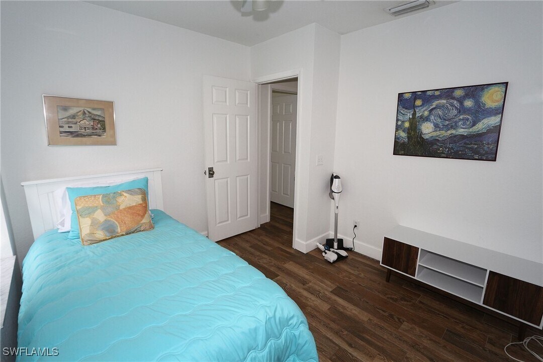 714 11th St N in Naples, FL - Building Photo