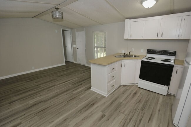 707 Francis St E in Jacksonville, AL - Building Photo - Building Photo