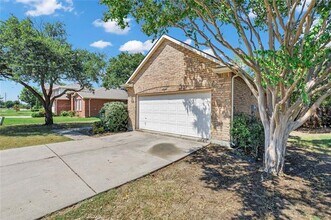 2409 Spruce Ct in Little Elm, TX - Foto de edificio - Building Photo
