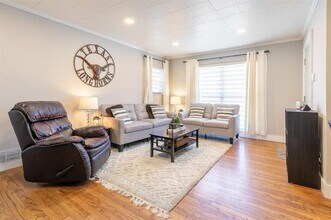 1803 Oak Tree Ln in Arlington, TX - Building Photo - Building Photo