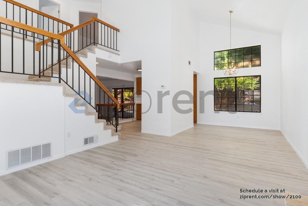 5429 Cabrillo Sur in El Sobrante, CA - Foto de edificio