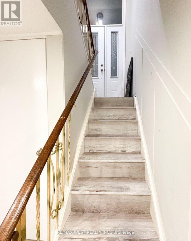 5 Arlstan Dr in Toronto, ON - Building Photo - Building Photo