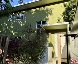 5420 1/2 Village Green in Los Angeles, CA - Building Photo - Building Photo