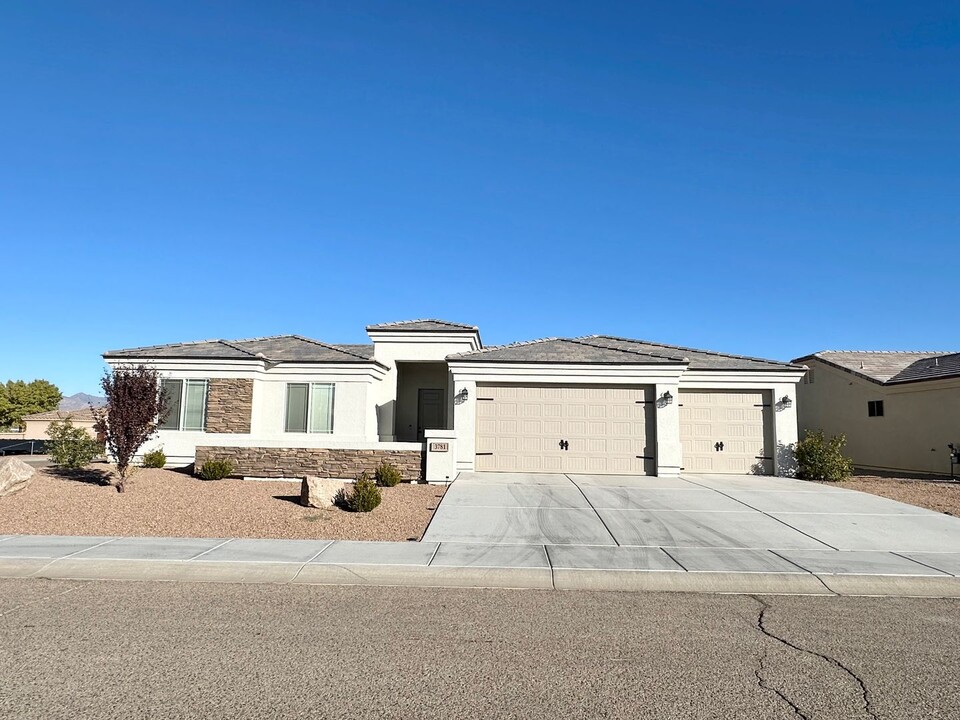 3781 Katie Ln Loop in Kingman, AZ - Foto de edificio