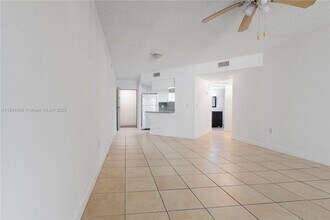 8225 Lake Dr in Doral, FL - Building Photo - Building Photo
