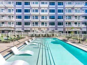 Modera Raleigh Hills in Beaverton, OR - Foto de edificio - Building Photo