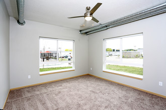 Lake Shore Apartments in Ankeny, IA - Building Photo - Interior Photo