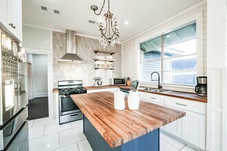 4016 Avenue Q 1/2 in Santa Fe, TX - Building Photo - Building Photo