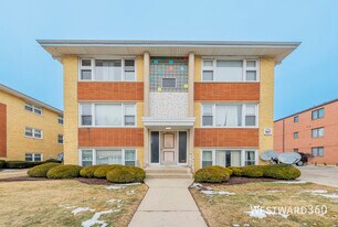 6620 W Gunnison St in Harwood Heights, IL - Building Photo