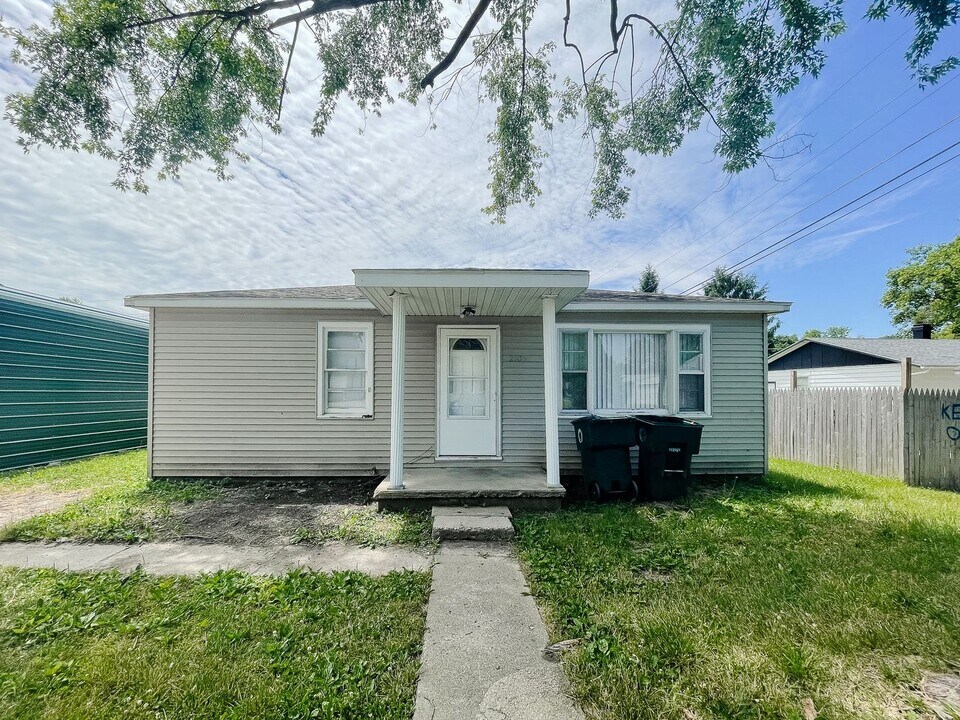2505 E 13th St in Muncie, IN - Building Photo