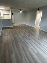 309 E Elk Ave, Unit 107 in Glendale, CA - Foto de edificio - Building Photo