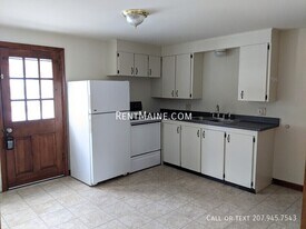 13 Hemlock St in Bangor, ME - Building Photo