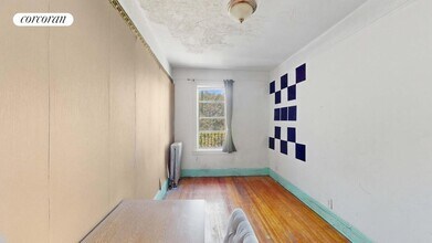 31-04 32nd St in Queens, NY - Building Photo - Building Photo