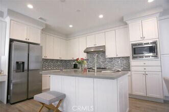 125 Full Sun in Irvine, CA - Building Photo - Building Photo