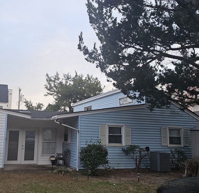 property at 2509 Holly Dr