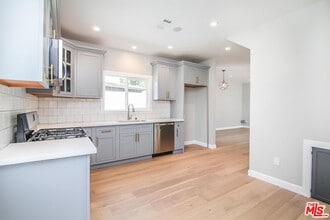 1239 S Highland Ave in Los Angeles, CA - Building Photo - Building Photo