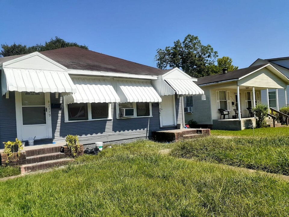 2379 Victoria St in Beaumont, TX - Building Photo