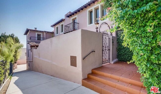 property at 3306 Waverly Dr
