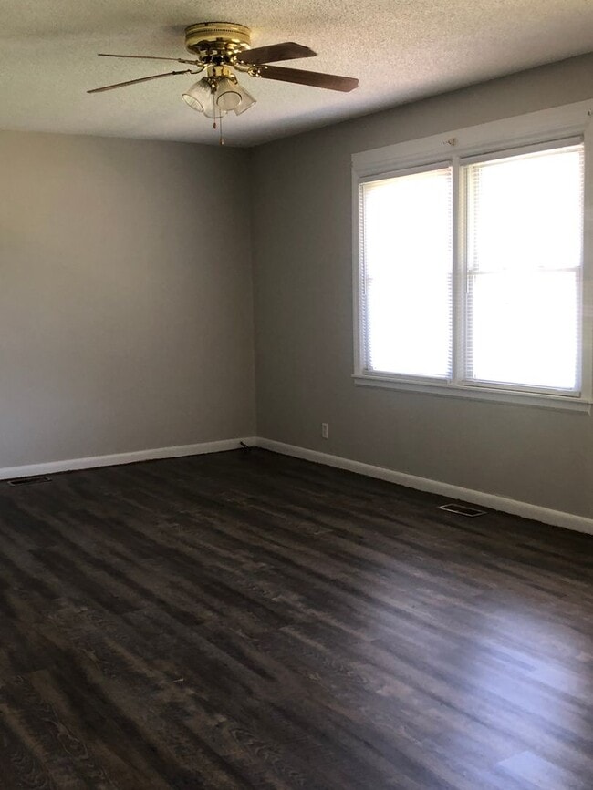 105 Ballard Dr in Dallas, NC - Building Photo - Building Photo