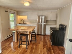10 High St, Unit #4 in Rockport, MA - Building Photo