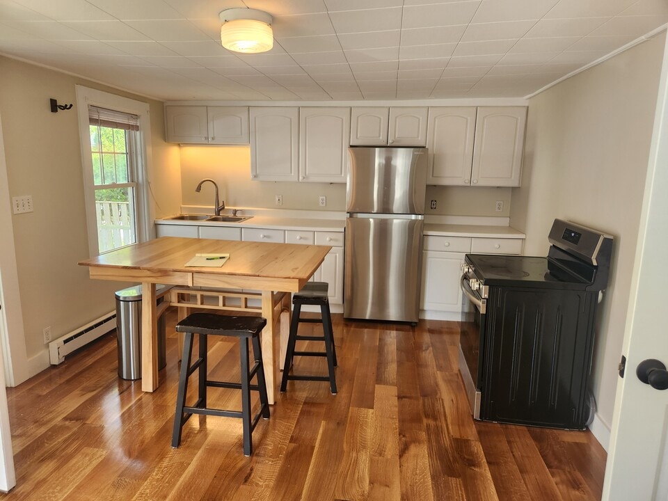 10 High St, Unit #4 in Rockport, MA - Building Photo