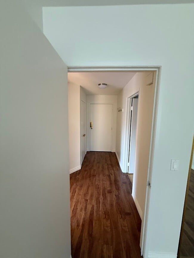 6815 Remmet Ave in Los Angeles, CA - Building Photo - Building Photo