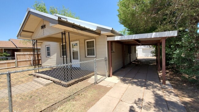 709 S Maryland St in Amarillo, TX - Foto de edificio - Building Photo