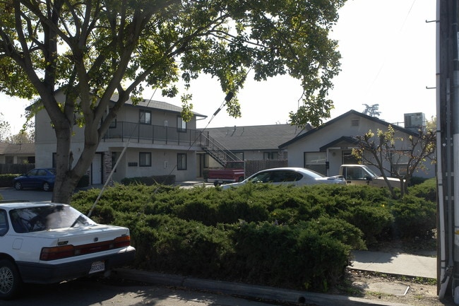 1560-1580 Grove Ave in Atwater, CA - Foto de edificio - Building Photo