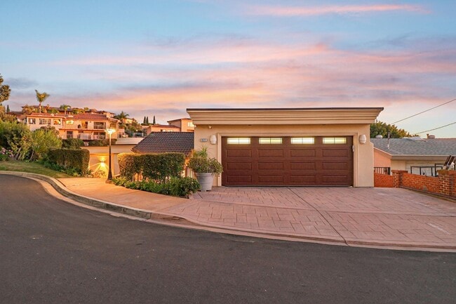 1177 Avenida Amantea in San Diego, CA - Building Photo - Building Photo