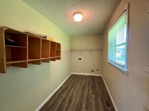 129 Ballard Dr in Dallas, NC - Building Photo - Building Photo