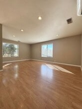 1973 S Ridge Dr in Redding, CA - Building Photo - Building Photo