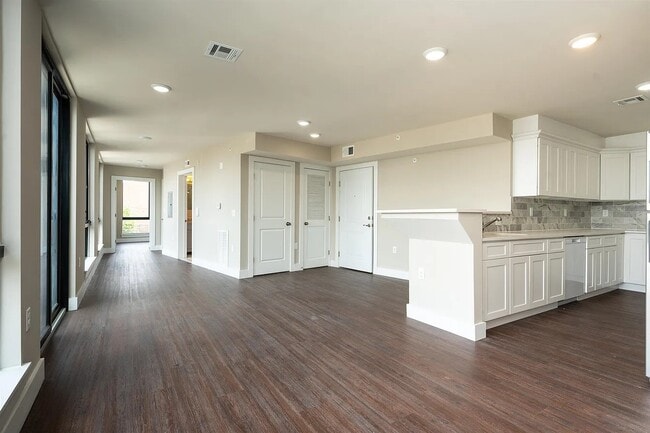 242 Beacon Ave, Unit 202 in Jersey City, NJ - Building Photo - Building Photo