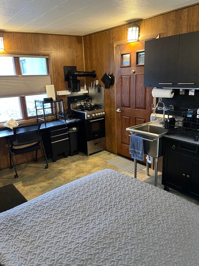 1223 Parkhill Dr, Unit The Office in Billings, MT - Foto de edificio - Building Photo