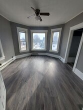 2002 57th St. (8 Unit) in Kenosha, WI - Foto de edificio - Interior Photo