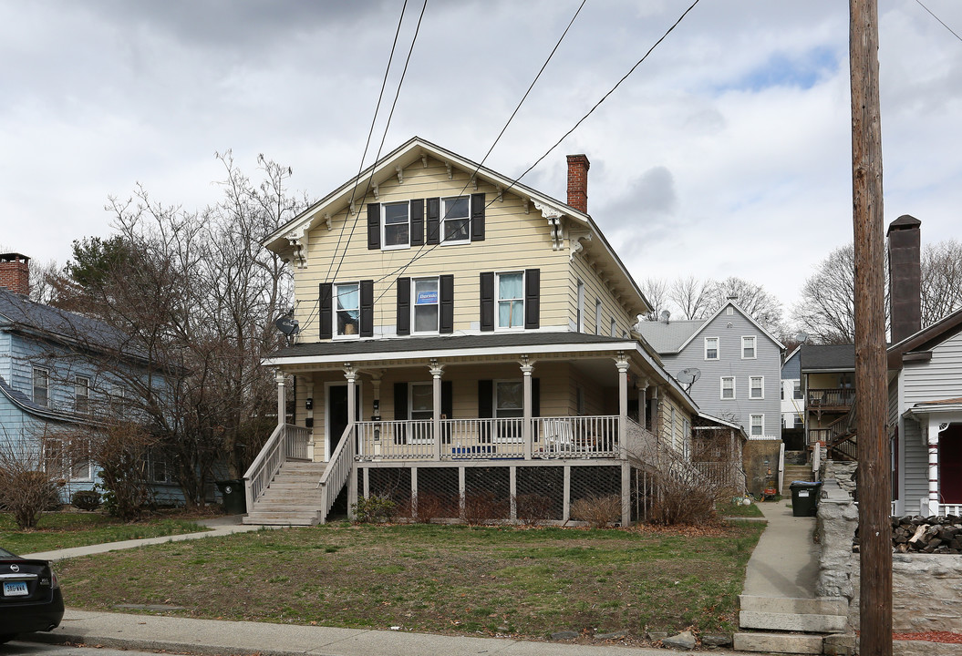 27 McKinley Ave in Norwich, CT - Foto de edificio