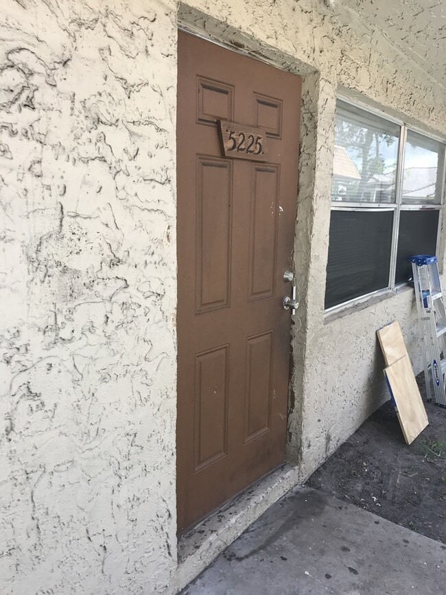 5225 NW 23rd St in Lauderhill, FL - Building Photo - Building Photo