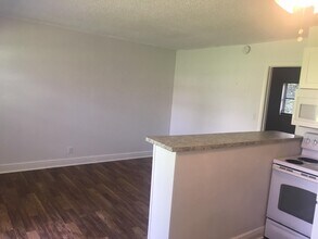 5156 NE 6th Ave in Oakland Park, FL - Foto de edificio - Building Photo