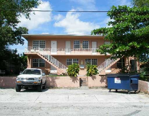 127 NW 74th St in Miami, FL - Foto de edificio - Building Photo