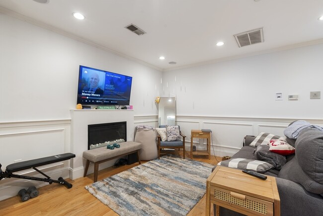 291 D St, Unit 3 in Boston, MA - Building Photo - Building Photo