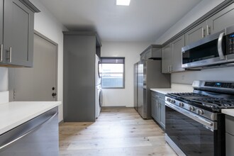 532 W 5th St in Long Beach, CA - Building Photo - Building Photo